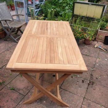 Pedestal foldable table