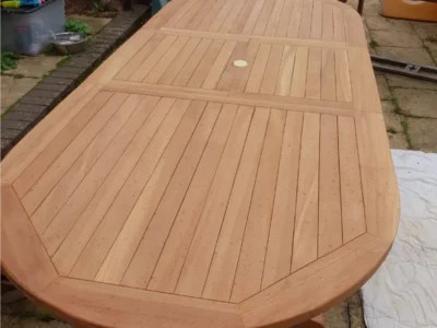 Single butterfly leaf extendable table