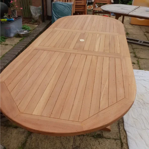 Single butterfly leaf extendable table