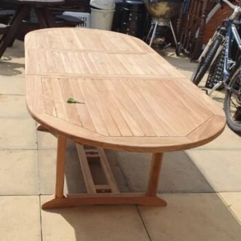 Single butterfly leaf extendable table